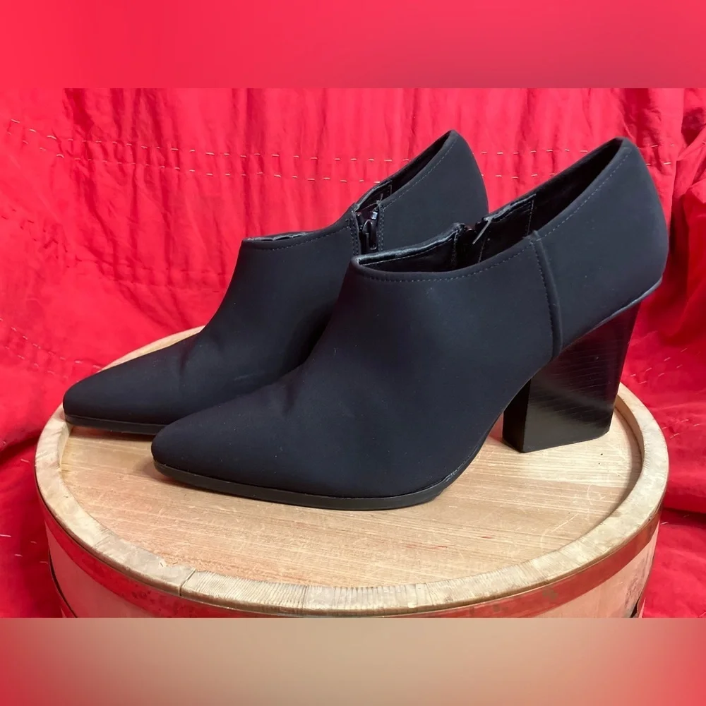 Donald J Pliner Bootie Verie Ankle Black Point Toe Size 9.5